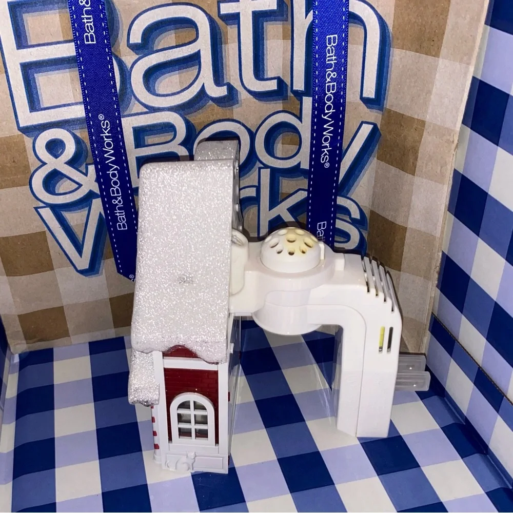 BATH AND BODY WORKS SANTAS WORKSHOP PROJECTOR NIGHTLIGHT WALLFLOWER PLUG